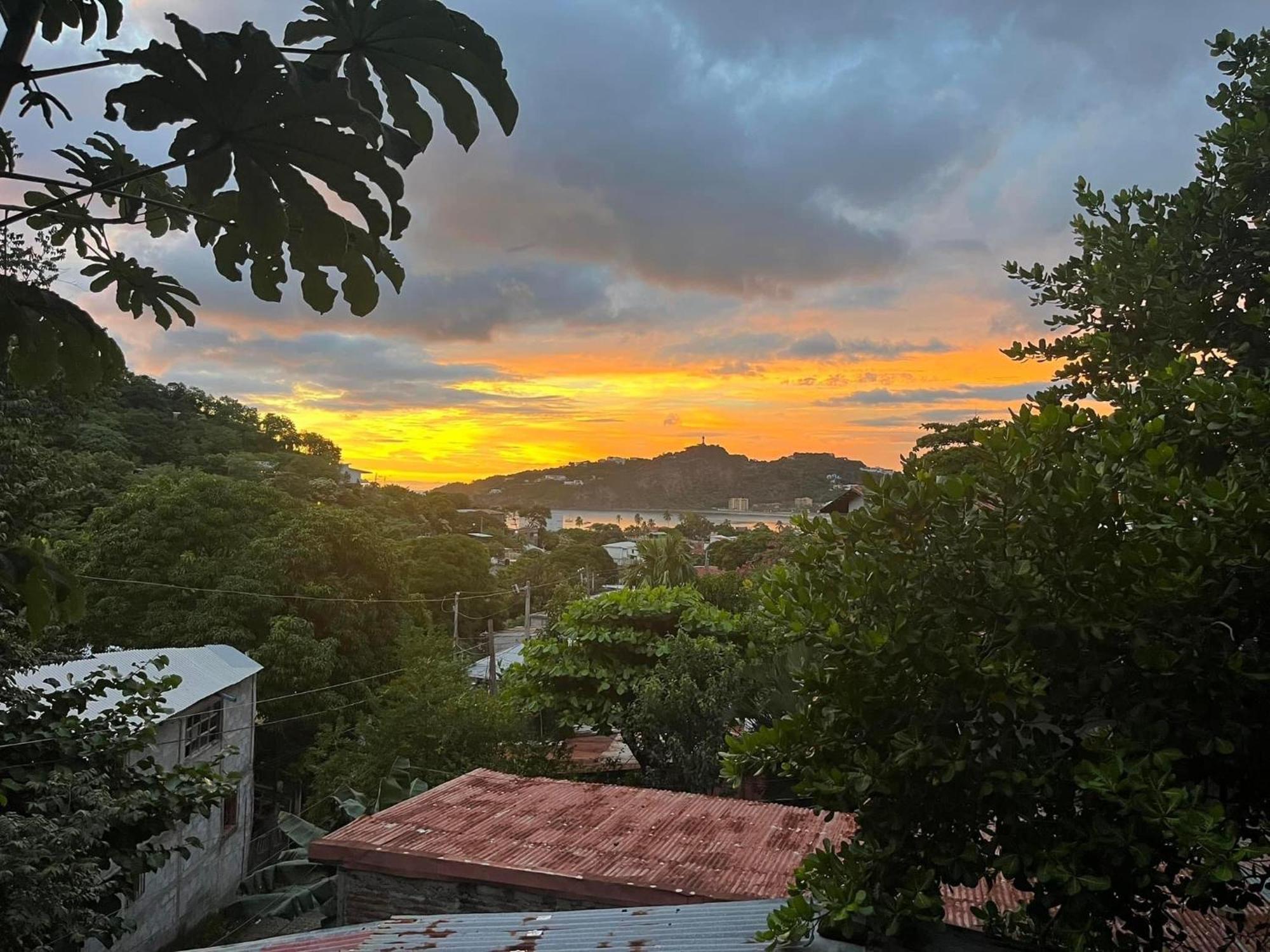 Buena Onda Backpackers Hotel San Juan del Sur Bagian luar foto